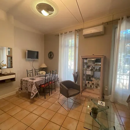 Joli Centre *